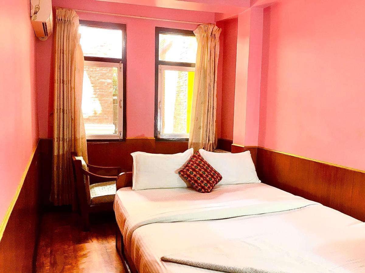 Hotel Plumeria Inn Kathmandu Buitenkant foto