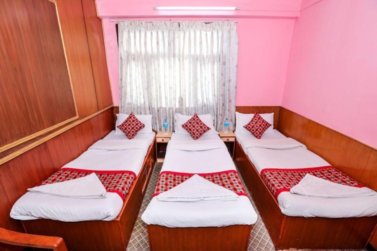 Hotel Plumeria Inn Kathmandu Buitenkant foto